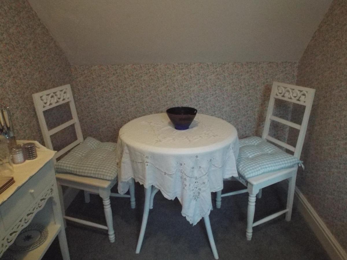 Pendyffryn Manor Bed & Breakfast Little Haven Екстериор снимка