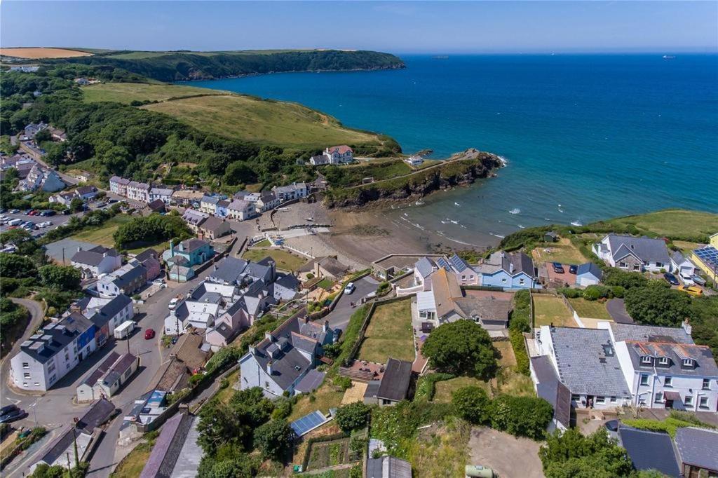 Pendyffryn Manor Bed & Breakfast Little Haven Екстериор снимка