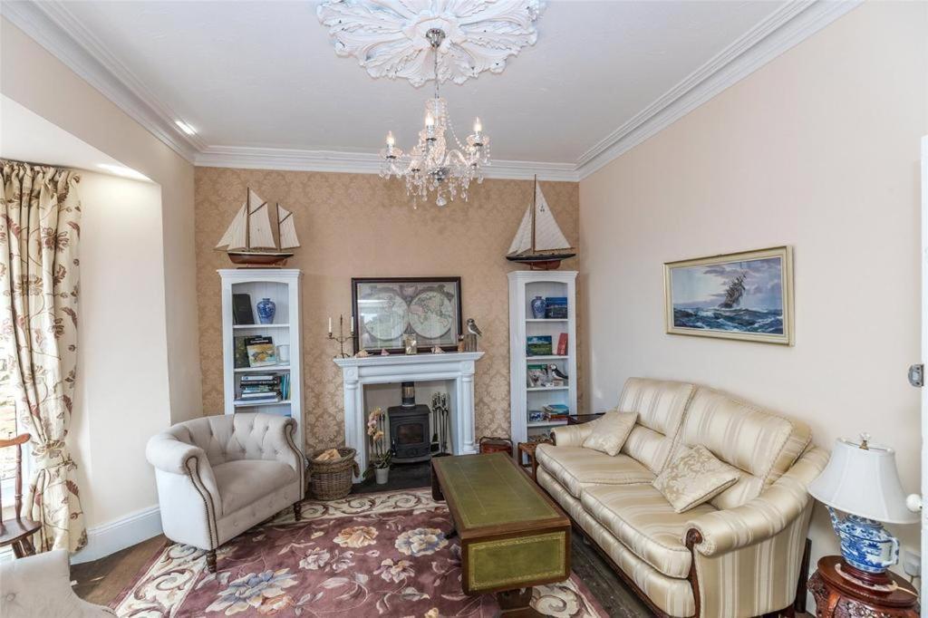 Pendyffryn Manor Bed & Breakfast Little Haven Екстериор снимка